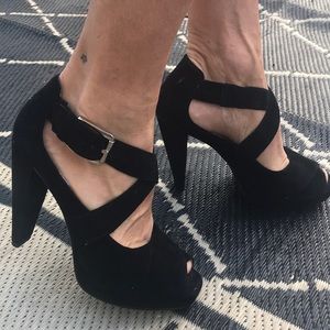 Sexy suede Michael Kors pumps❣️